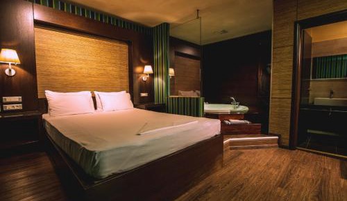 King Suite with Spa Bath