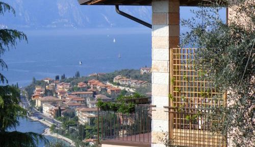 Two-Bedroom Apartment with Terrace and Lake View