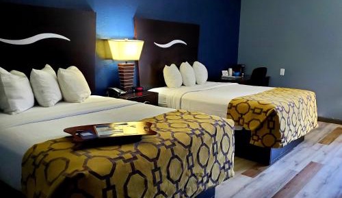 Studio with Two Queen Beds - Non-Smoking