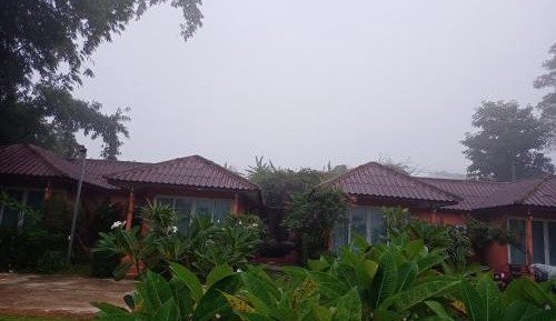Bungalow with Garden View