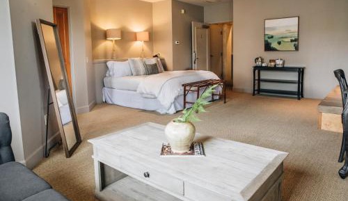 Deluxe Double Room with Shower