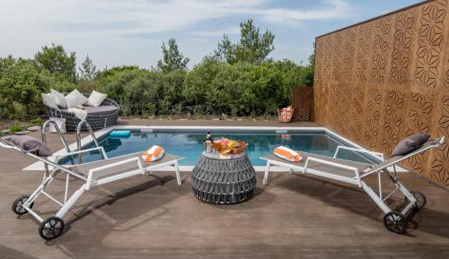 King Suite with Pool View