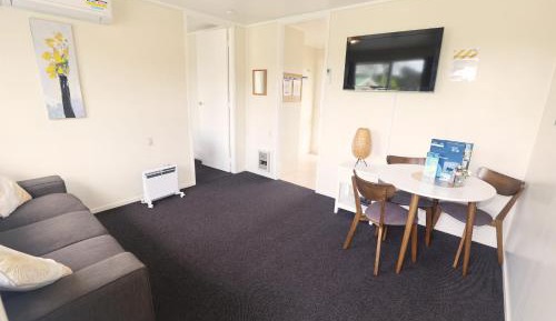 Deluxe Queen Suite