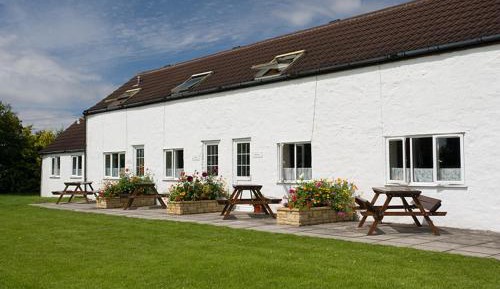  Large Two-Bedroom Cottage with Garden View