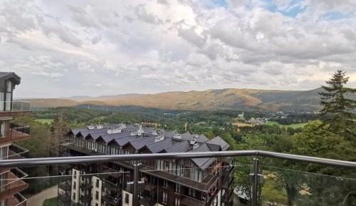 Apartment with Mountain View