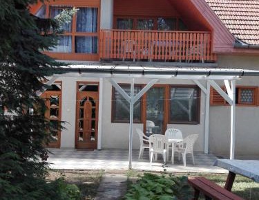 Economy Triple Room with Shared Bathroom