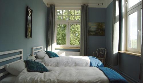 Twin Room with Shared Bathroom