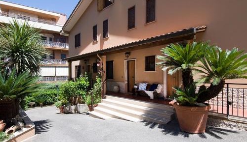 Apartment with Garden View
