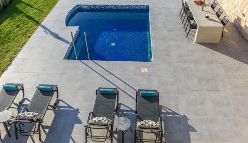 Three Bedroom Villa with Outdoor Pool