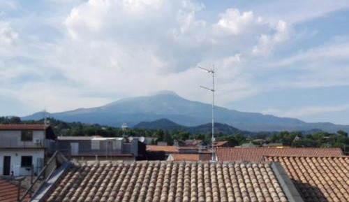 Apartment with Mountain View