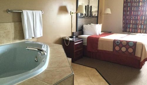 Deluxe Queen Studio Suite - Non-Smoking