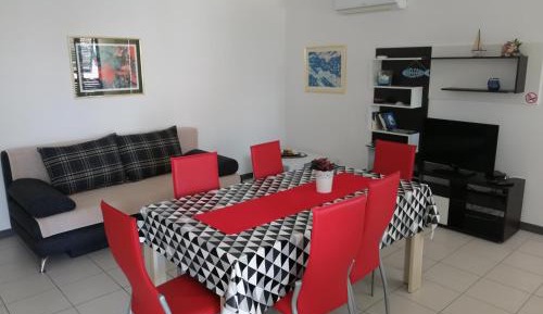 Comfort Two-Bedroom Apartment with Balcony and Sea View