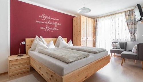 Two-Bedroom Apartment with Balcony and Mountain View 