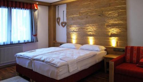 Deluxe Double Room with Extra Bed