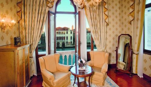 Junior Suite with Grand Canal View
