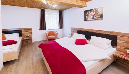 Apartment with Garden View