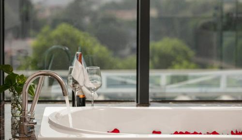 Executive Suite with Lake View