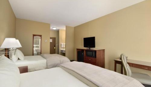 Queen Room with Two Queen Beds - Pet Friendly