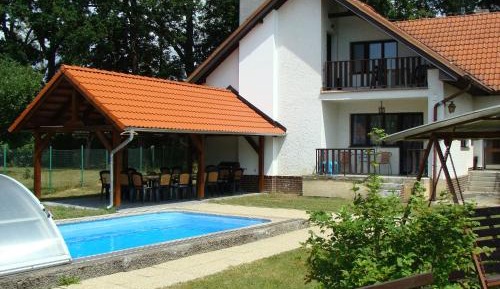 Apartment with Pool View 
