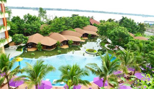 Suite with Pool View