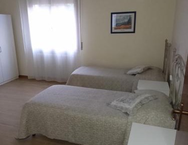 Basic Triple Room with Shared Bathroom