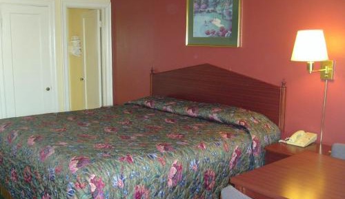 Queen Room - Non-Smoking