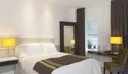 Deluxe Queen Retreat