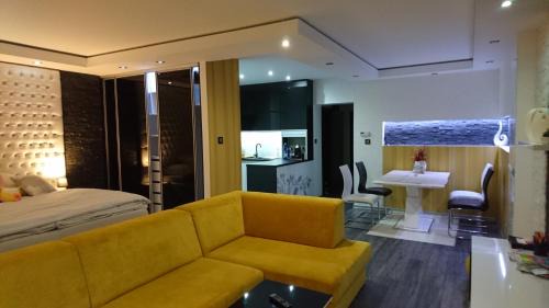 Studio Apartment with Terrace
