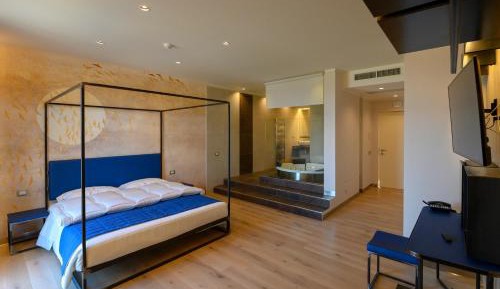 Suite with Spa Bath