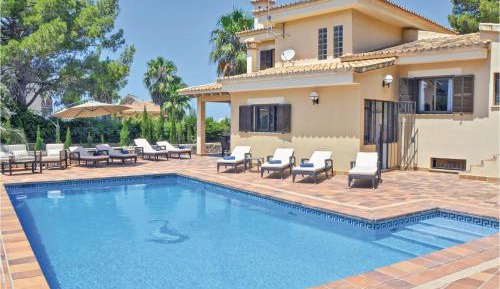 Four-Bedroom Holiday Home