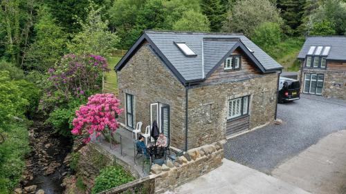 Contemporary 'Upside Down' Cottage