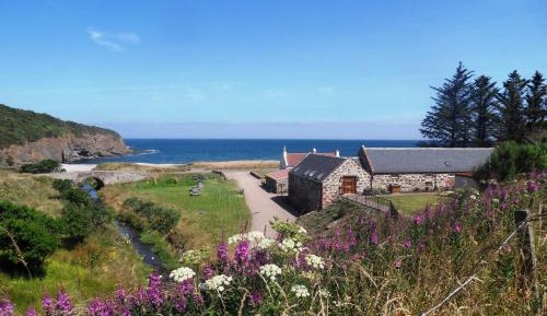 Three-Bedroom Cottage with Sea View