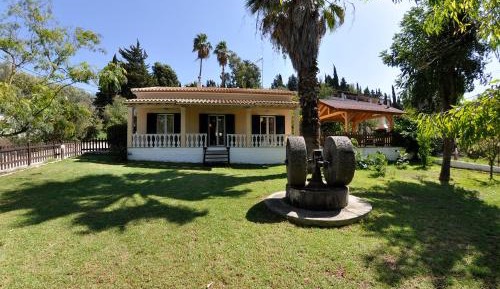 Apartment with Garden View