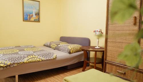 Family Room with Garden View