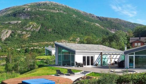 Four-Bedroom Holiday Home