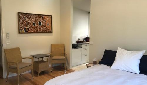 Deluxe Queen Suite