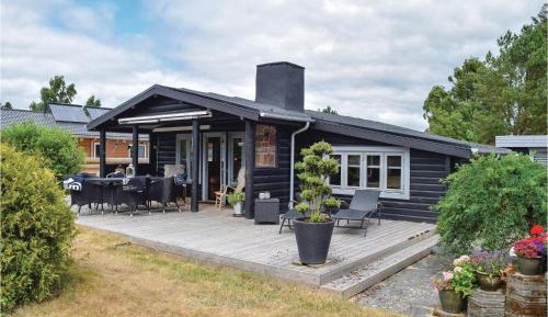 Three-Bedroom Holiday Home 