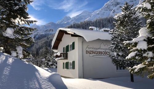 Apartment with Mountain View