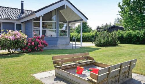 Three-Bedroom Holiday Home 