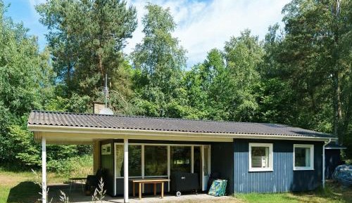 Three-Bedroom Holiday Home 