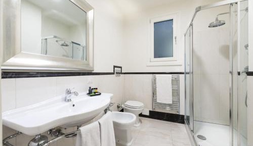 Deluxe Double Room with Pool Access