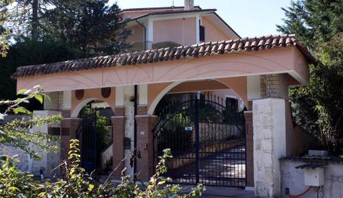 King Room with Roll-In Shower - Disability Access