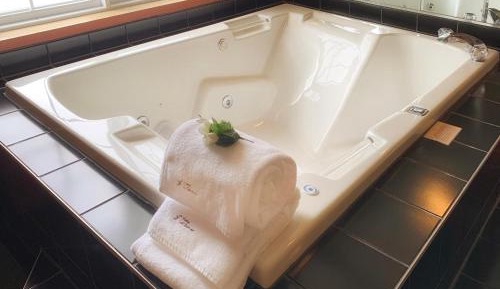 Superior Queen Room with Spa Bath