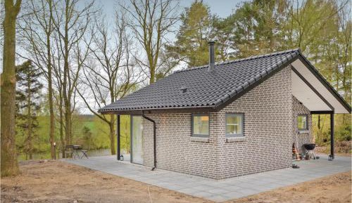 One-Bedroom Holiday Home