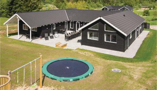 Eight-Bedroom Holiday Home