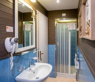 Family Room (2 Adults + 2 Children)