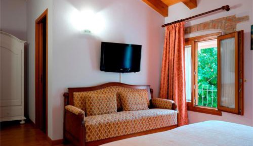 Large Double or Twin Room