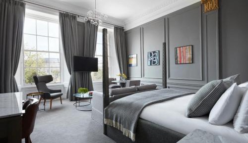 King Suite with Garden View