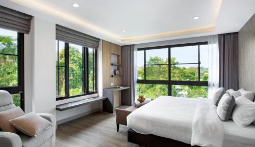 Villa with Garden View