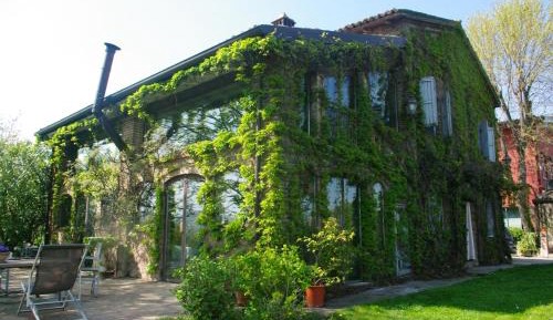 Villa with Garden View